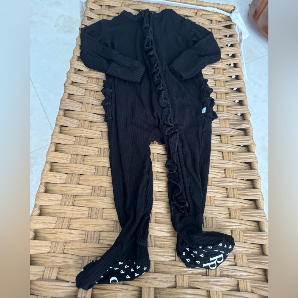 Posh Peanut Black Ruffled Footie